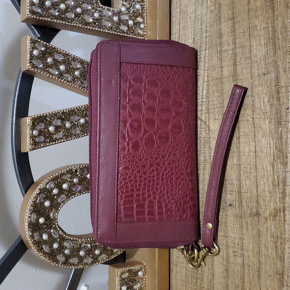 Great‎ American Burgundy Crocodile-Embossed Women's Card Wallet Clutch